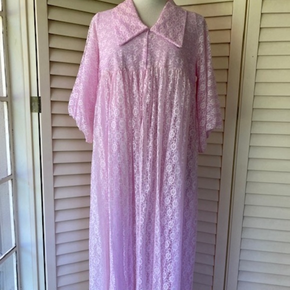 Vintage Lilac Lace Peignoir Gown and Robe - Picture 5 of 15